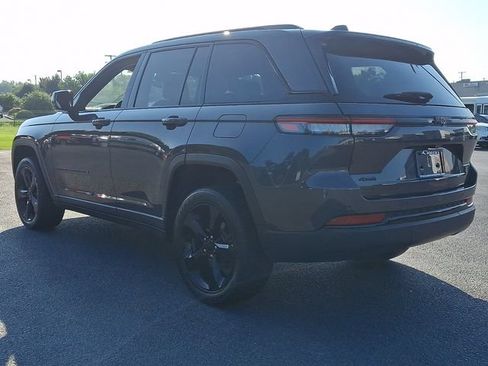 Used 2022 Jeep Grand Cherokee Altitude AWD/4WD image 7