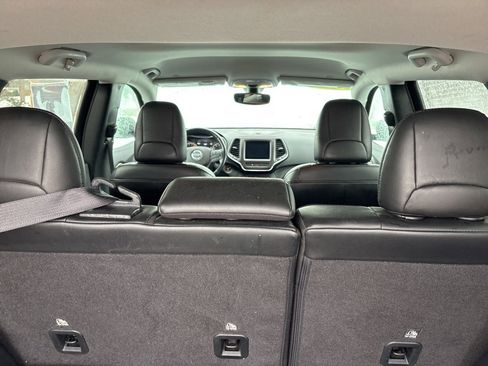 Used 2020 Jeep Cherokee Trailhawk w/ Comfort/Convenience Group image 14