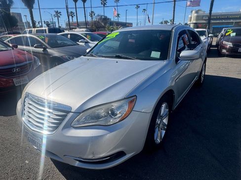 Used 2011 Chrysler 200 Touring image 2