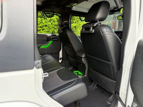 Used 2018 Jeep Wrangler Unlimited Sport AWD/4WD image 36