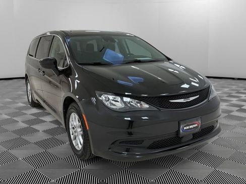 Used 2023 Chrysler Voyager LX FWD image 7