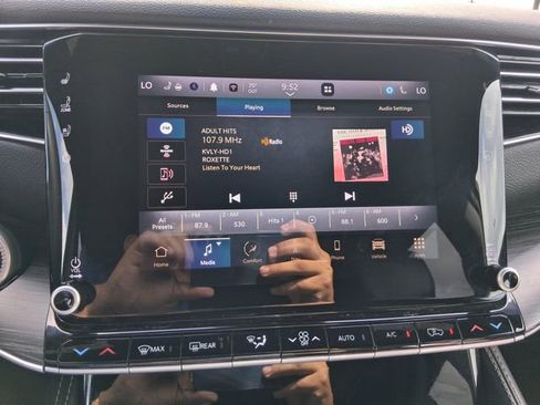 Used 2024 Jeep Wagoneer Series II w/ Flexible Seating Group RWD image 11