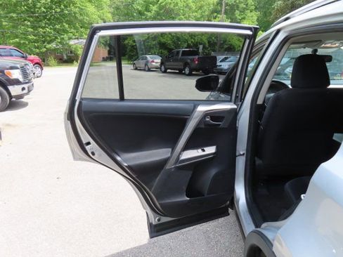 Used 2014 Toyota RAV4 LE FWD image 11