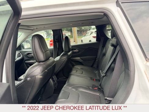 Certified 2022 Jeep Cherokee Latitude Lux w/ Sun & Sound Group AWD/4WD image 16
