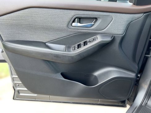 Used 2023 Nissan Rogue SV image 13