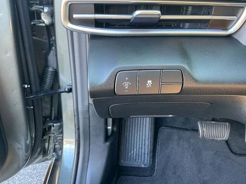 Used 2024 Hyundai Elantra SEL w/ Convenience Package image 9