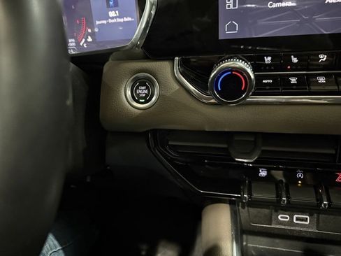 Used 2023 GMC Canyon Denali w/ Denali Black Edition image 18