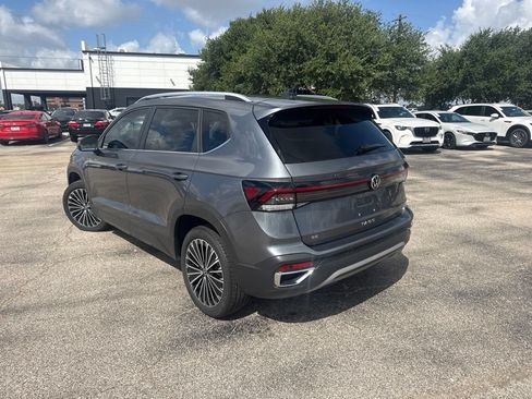 Certified 2025 Volkswagen Taos SE FWD image 6