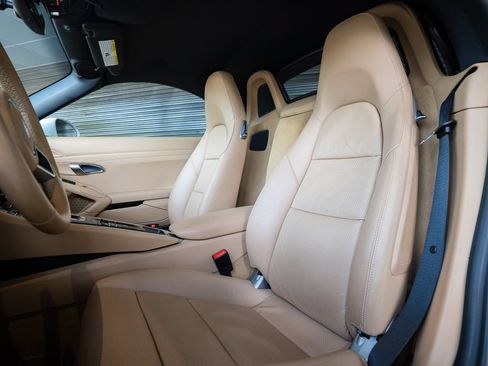 Certified 2017 Porsche 718 Boxster RWD image 5