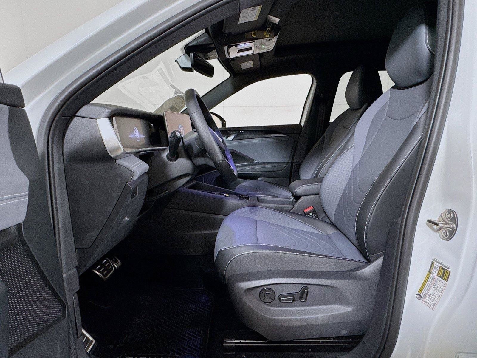 New 2026 Volkswagen Tiguan SE R-Line FWD image 11