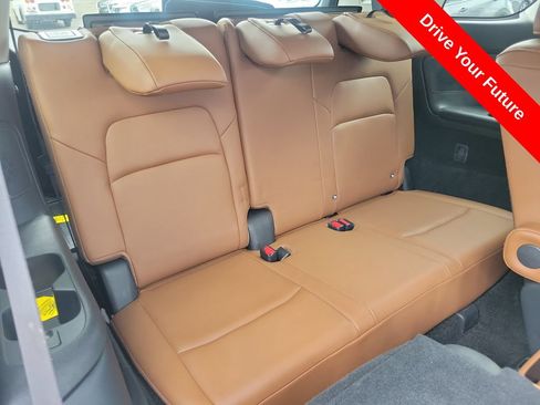 Used 2025 Nissan Pathfinder Platinum FWD image 25