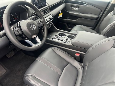 New 2025 Honda Pilot Touring image 11