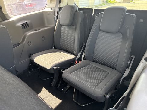 Used 2021 Ford Transit Connect XLT FWD image 16