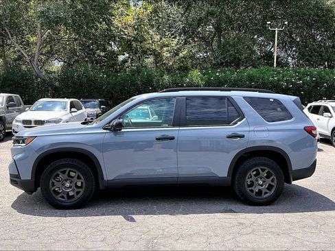 Used 2025 Honda Pilot TrailSport image 7