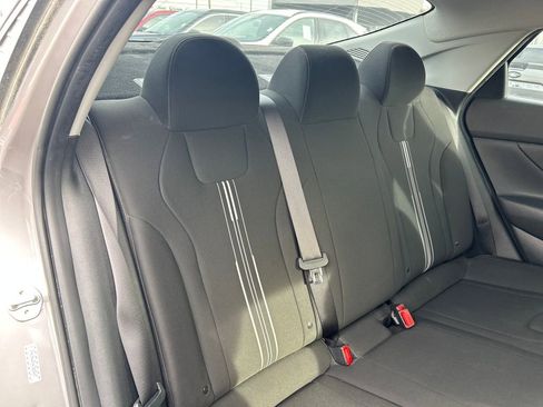 Used 2022 Hyundai Elantra SEL image 34