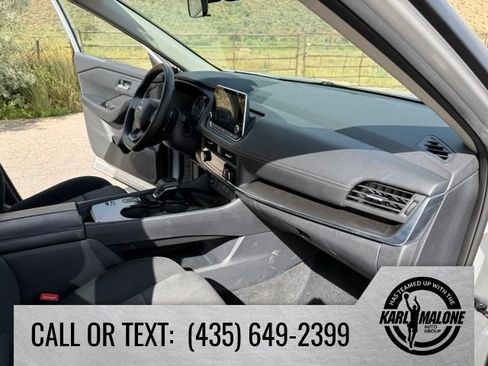 Used 2025 Nissan Rogue SV FWD image 36