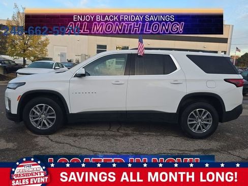 Used 2023 Chevrolet Traverse LT image 2