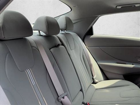 Used 2025 Hyundai Elantra SEL FWD image 26