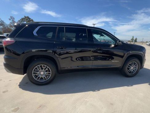 Used 2025 GMC Acadia Elevation image 9