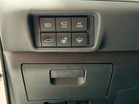 Used 2021 Toyota Highlander Platinum FWD image 10