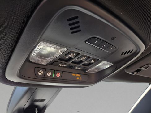 Used 2023 Chevrolet Traverse Premier image 12