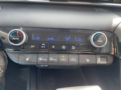 Used 2022 Hyundai Elantra SEL w/ Convenience Package FWD image 18