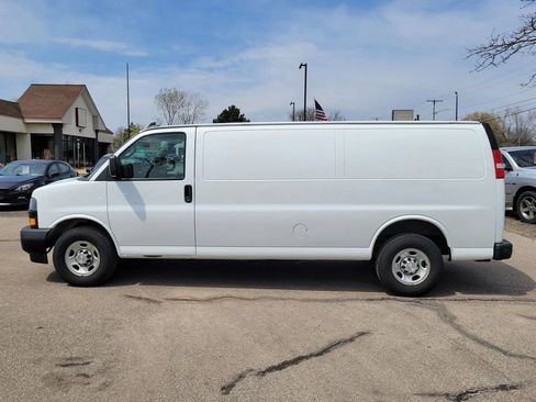 Used 2019 Chevrolet Express 3500 Extended w/ Driver Convenience Package RWD image 5