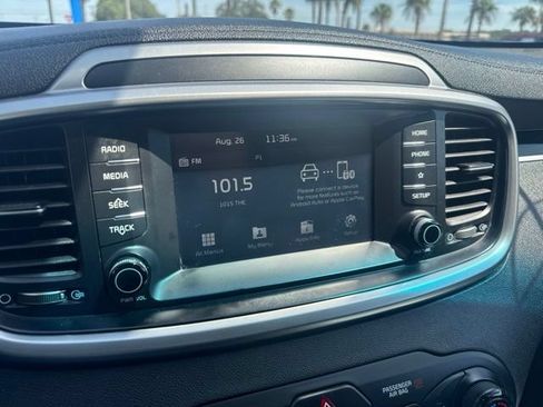 Used 2020 Kia Sorento LX FWD image 14