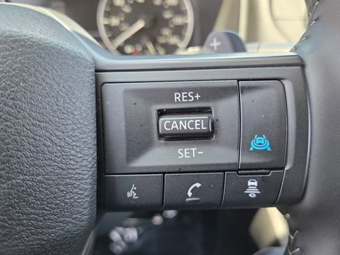 Used 2025 Nissan Rogue SV FWD image 20