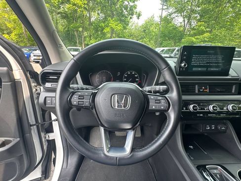 Used 2023 Honda Pilot Touring image 10