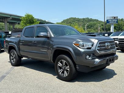 Used 2017 Toyota Tacoma TRD Sport w/ Tow Package (A/T)
