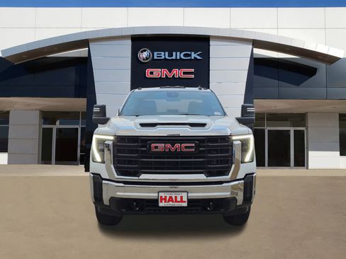 Used 2024 GMC Sierra 2500 Pro w/ Convenience Package image 2
