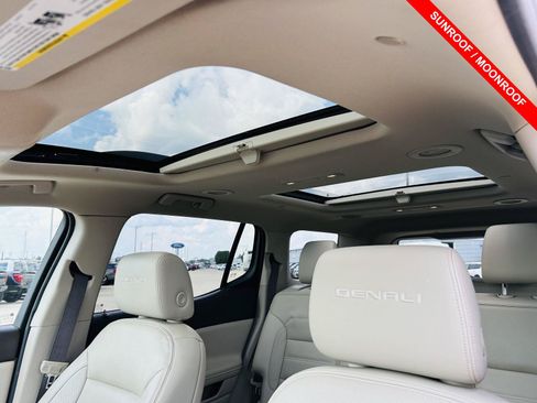 Used 2018 GMC Acadia Denali w/ Technology Package AWD/4WD image 4