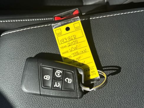 Used 2024 Volkswagen Tiguan SE R-Line FWD image 29