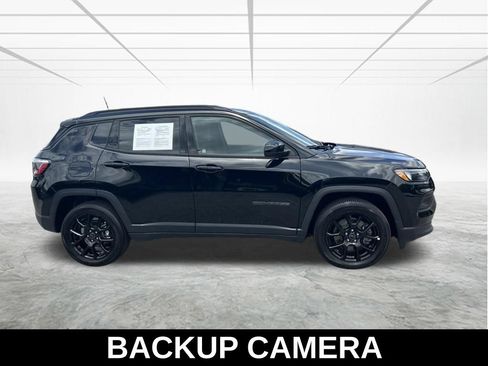 Certified 2025 Jeep Compass Latitude w/ Sun & Sound Group AWD/4WD image 4