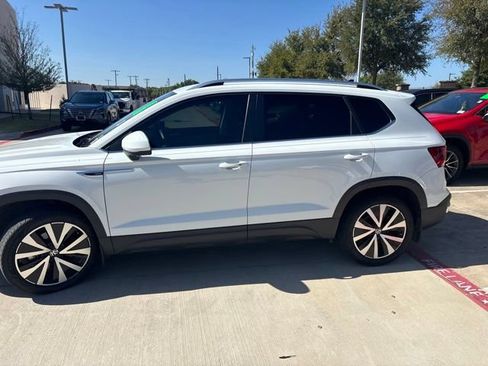Used 2024 Volkswagen Taos SE FWD image 5