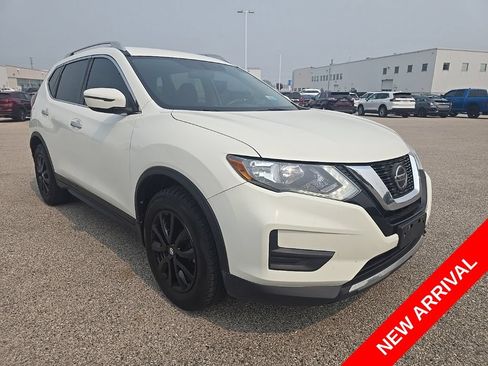 Used 2020 Nissan Rogue S FWD image 2