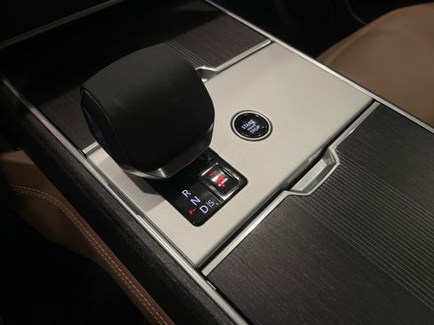 Used 2025 Land Rover Range Rover Autobiography AWD/4WD image 18