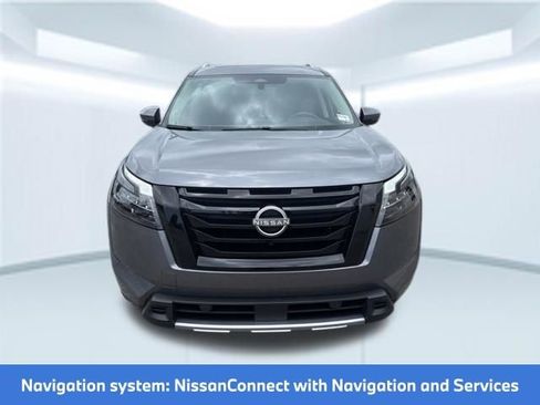 Used 2025 Nissan Pathfinder SL w/ SL Premium Package FWD image 2
