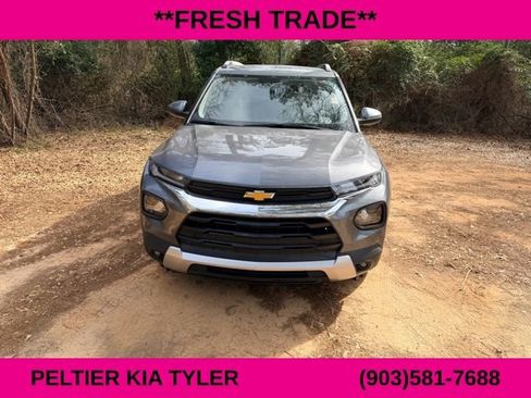 Used 2021 Chevrolet TrailBlazer LT image 2