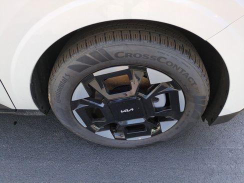 New 2026 Kia Carnival EX FWD image 10