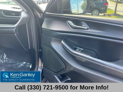 Used 2024 Jeep Grand Cherokee L Laredo AWD/4WD image 56