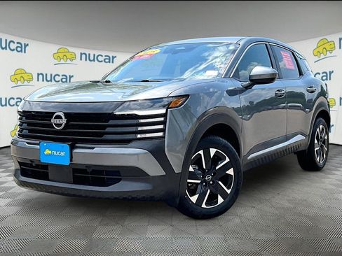 Used 2025 Nissan Kicks SV AWD/4WD image 3