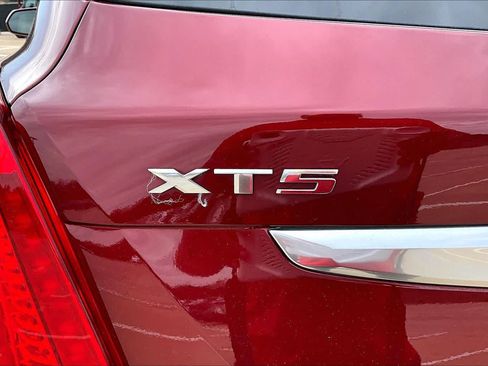 Used 2018 Cadillac XT5 FWD image 10