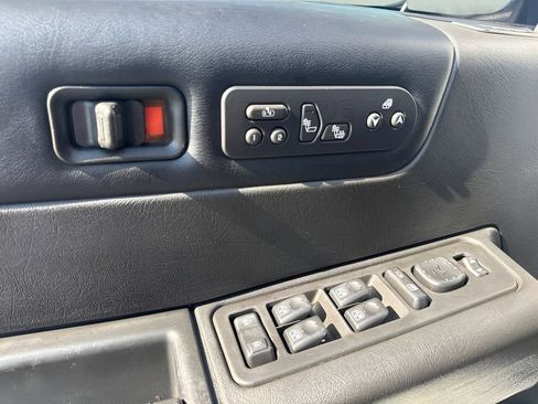 Used 2005 HUMMER H2 SUT w/ Preferred Equipment Group AWD/4WD image 24