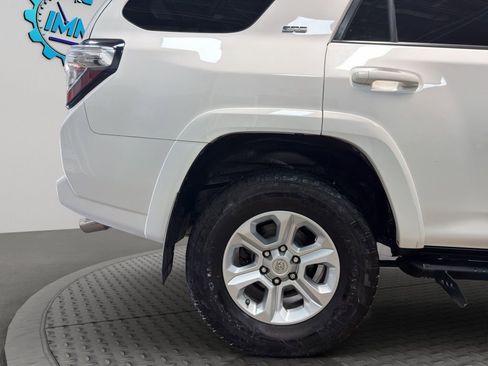 Used 2018 Toyota 4Runner SR5 AWD/4WD image 24