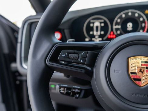 New 2026 Porsche Cayenne Coupe AWD/4WD image 18