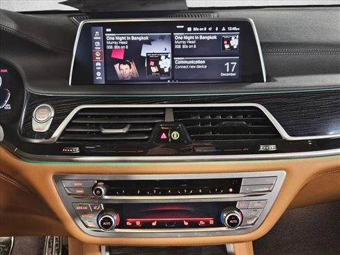 Used 2022 BMW 740i w/ M Sport Package image 14