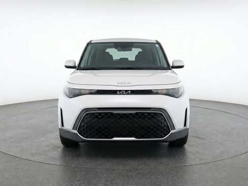 Used 2025 Kia Soul LX w/ LX Technology Package FWD image 2
