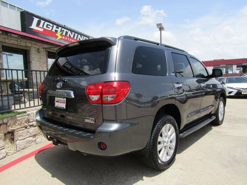 Used 2014 Toyota Sequoia Platinum RWD image 4